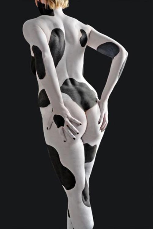 Bodypainting Detail in warmem Licht