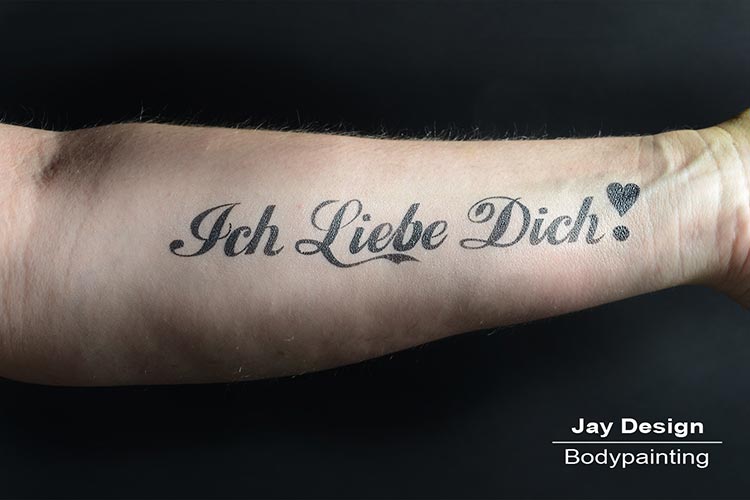 Tattoo als Bodypainting - Körperbemalung - Tattoo aufmalen - Lieblingstattoo Bodypainting Tattoo als Bodypainting - Körperbemalung - Tattoo aufmalen - Lieblingstattoo Bodypainting
